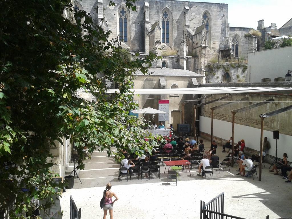 Arles Forum - Les Penitents Bleus Εξωτερικό φωτογραφία